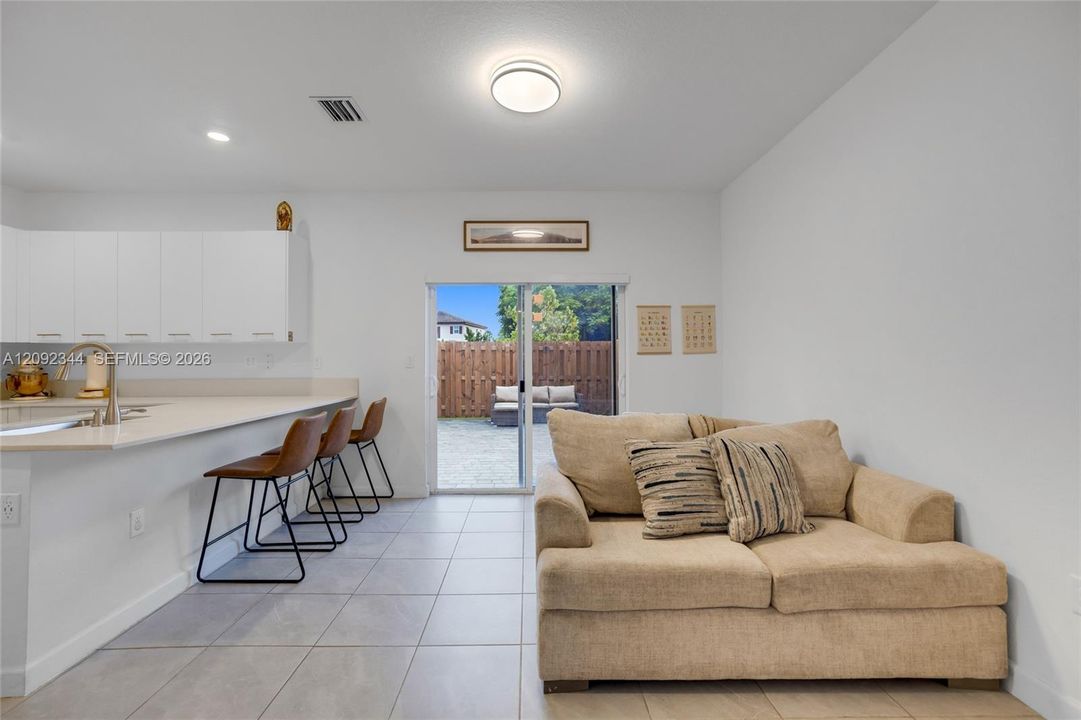 For Rent: $3,200 (3 beds, 2 baths, 1612 Square Feet)