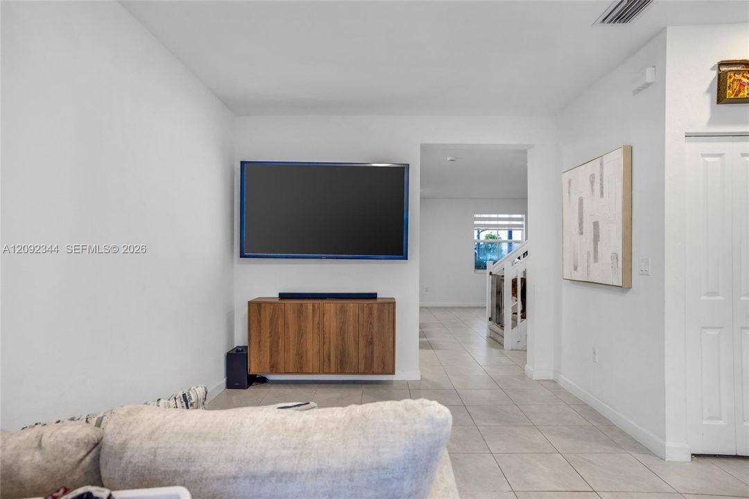 For Rent: $3,200 (3 beds, 2 baths, 1612 Square Feet)