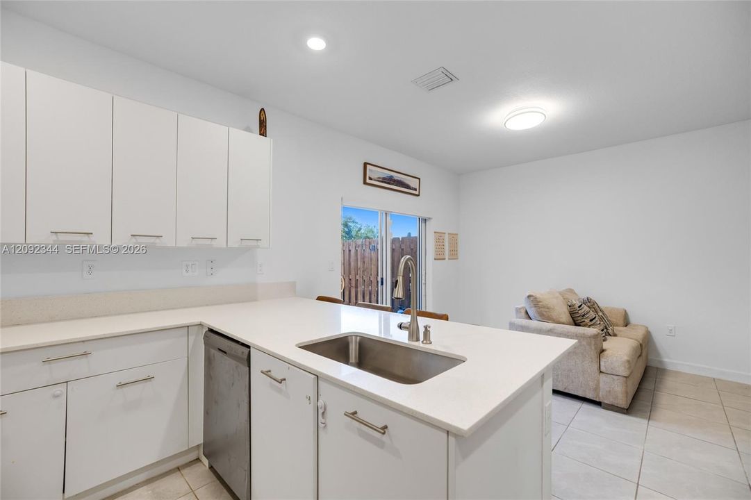 For Rent: $3,200 (3 beds, 2 baths, 1612 Square Feet)