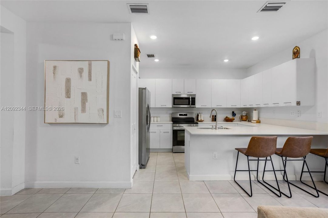 For Rent: $3,200 (3 beds, 2 baths, 1612 Square Feet)