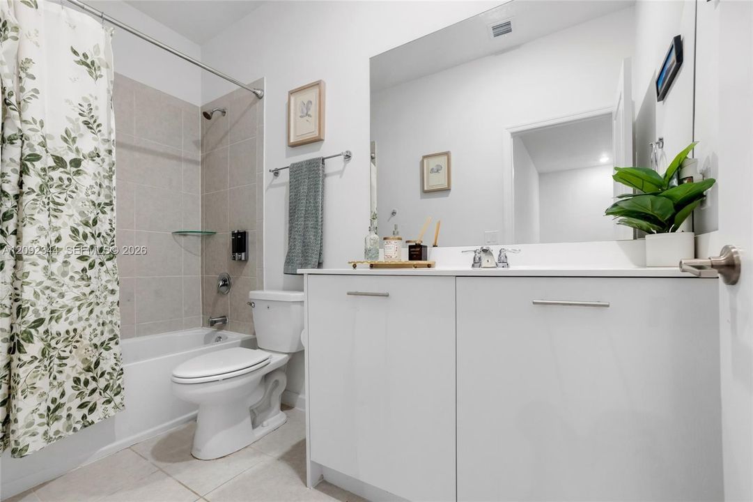 For Rent: $3,200 (3 beds, 2 baths, 1612 Square Feet)