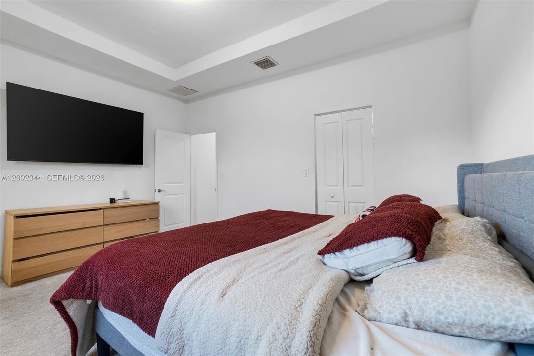 For Rent: $3,200 (3 beds, 2 baths, 1612 Square Feet)