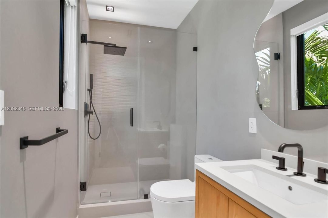 出租: $35,000 (6 贝兹, 6 浴室, 4474 平方英尺)