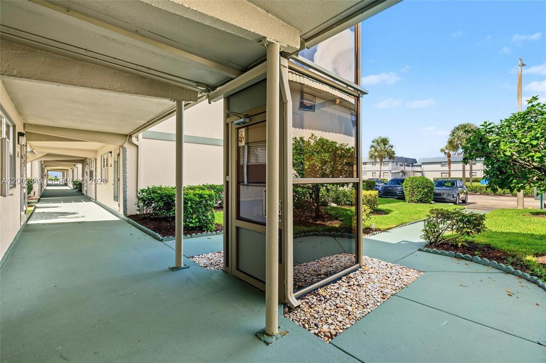 For Sale: $92,000 (2 beds, 2 baths, 880 Square Feet)