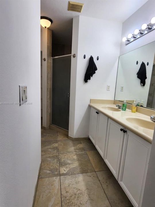 En Venta: $359,999 (3 camas, 2 baños, 1571 Pies cuadrados)