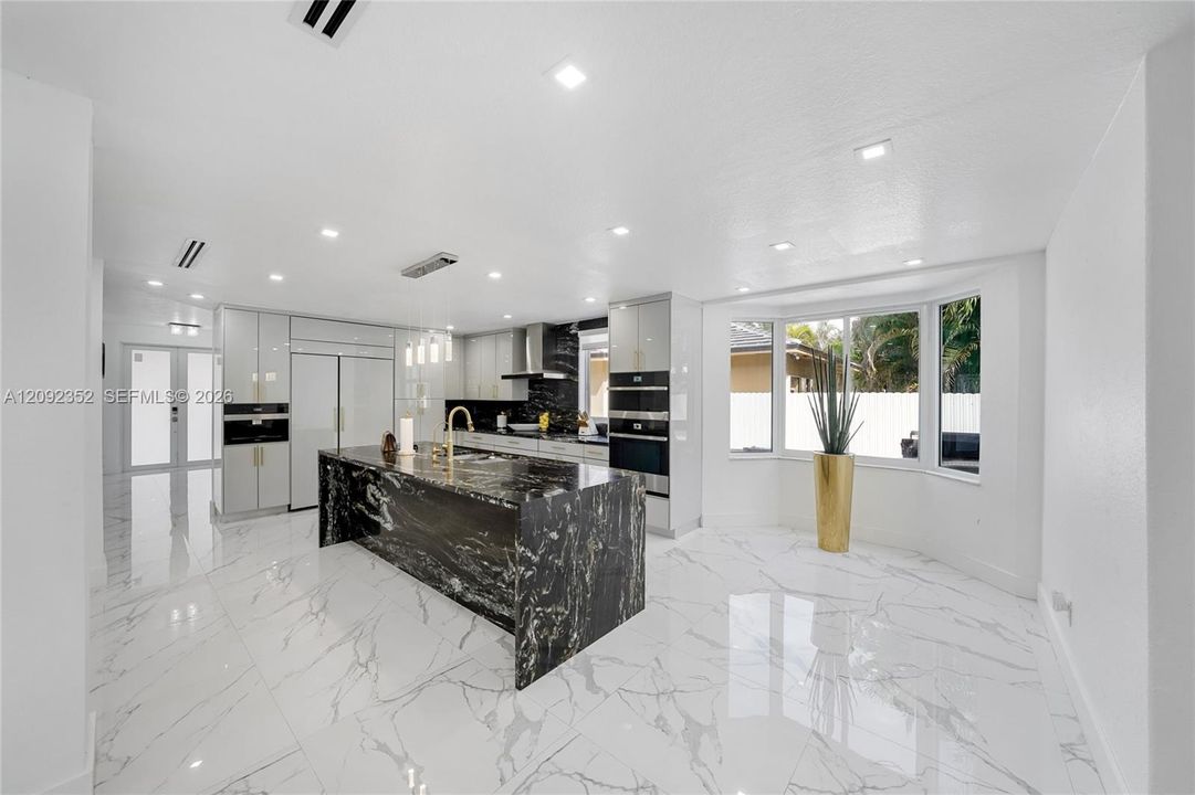 En Venta: $1,250,000 (5 camas, 3 baños, 3862 Pies cuadrados)