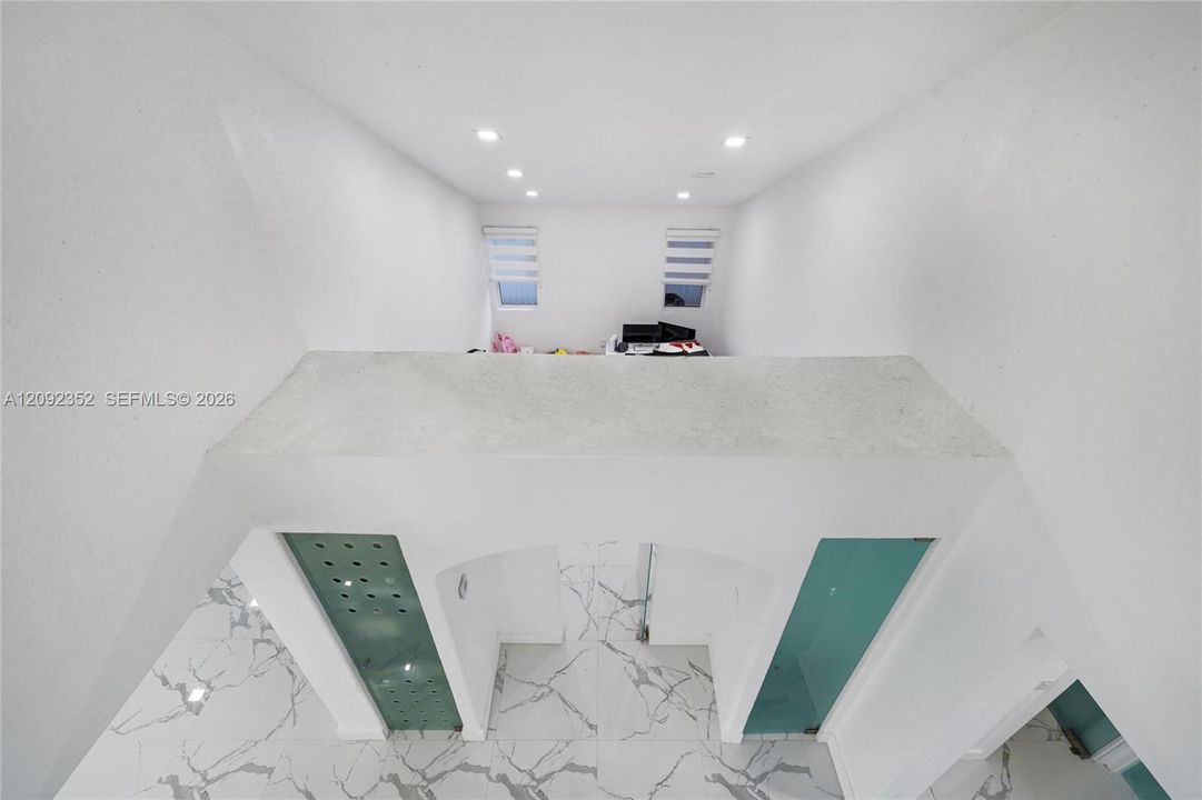 En Venta: $1,250,000 (5 camas, 3 baños, 3862 Pies cuadrados)