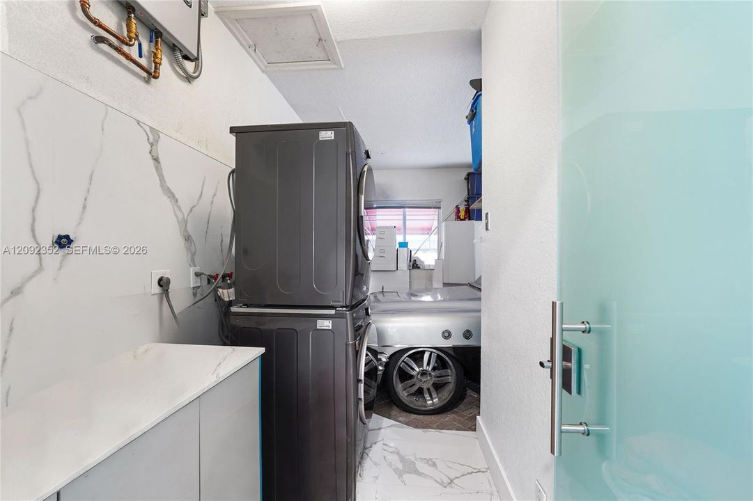 En Venta: $1,250,000 (5 camas, 3 baños, 3862 Pies cuadrados)