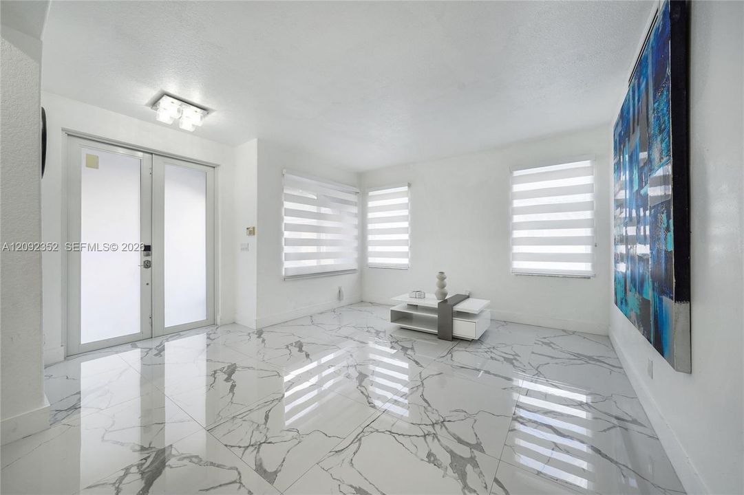 En Venta: $1,250,000 (5 camas, 3 baños, 3862 Pies cuadrados)