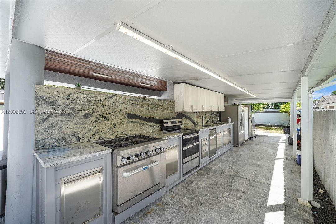 En Venta: $1,250,000 (5 camas, 3 baños, 3862 Pies cuadrados)
