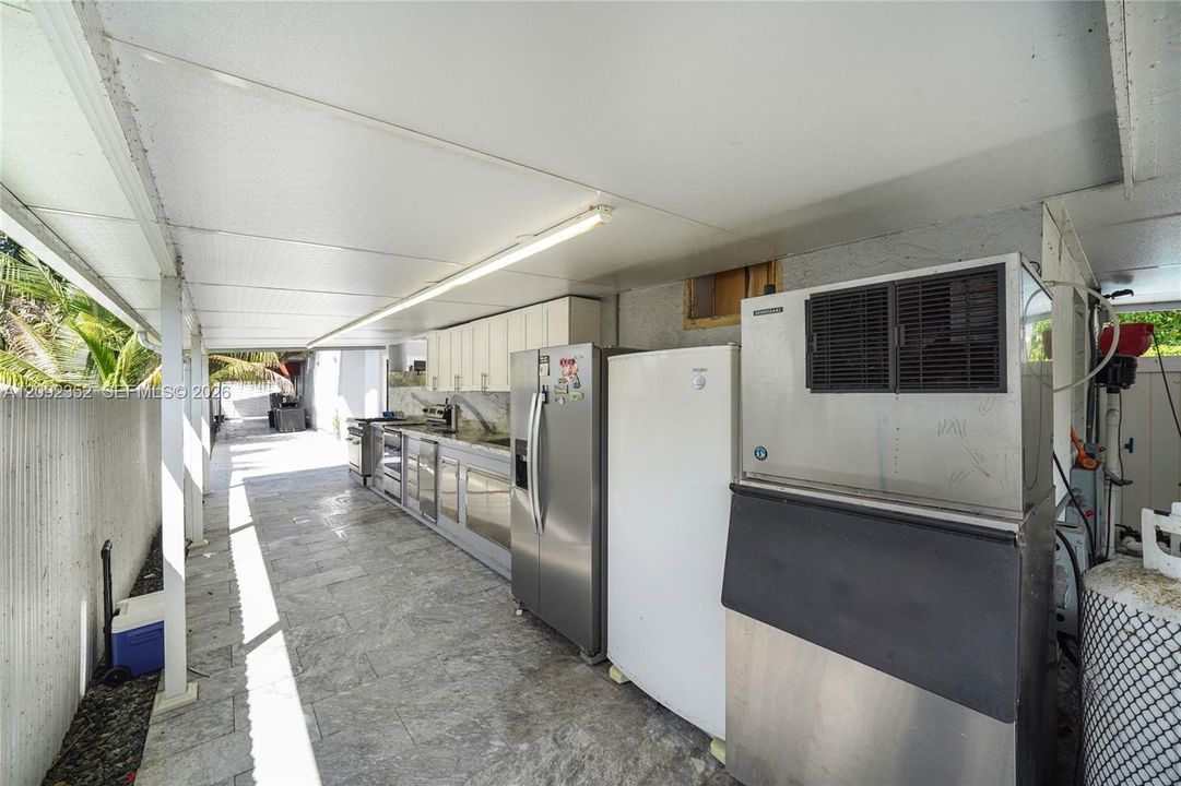 En Venta: $1,250,000 (5 camas, 3 baños, 3862 Pies cuadrados)
