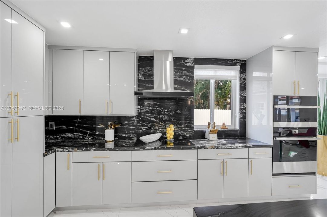 En Venta: $1,250,000 (5 camas, 3 baños, 3862 Pies cuadrados)