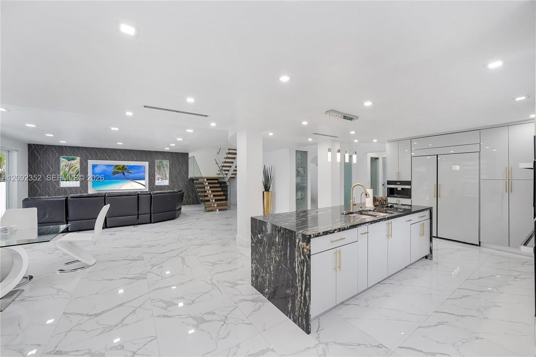 En Venta: $1,250,000 (5 camas, 3 baños, 3862 Pies cuadrados)