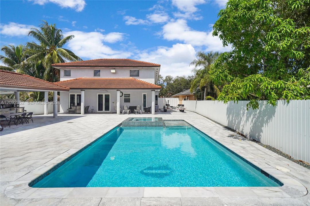 En Venta: $1,250,000 (5 camas, 3 baños, 3862 Pies cuadrados)