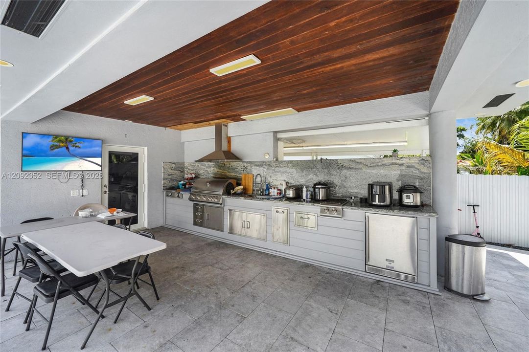 En Venta: $1,250,000 (5 camas, 3 baños, 3862 Pies cuadrados)