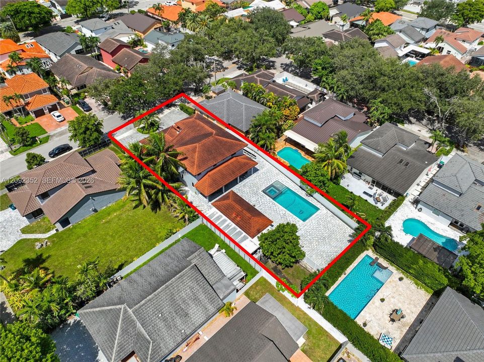 En Venta: $1,250,000 (5 camas, 3 baños, 3862 Pies cuadrados)