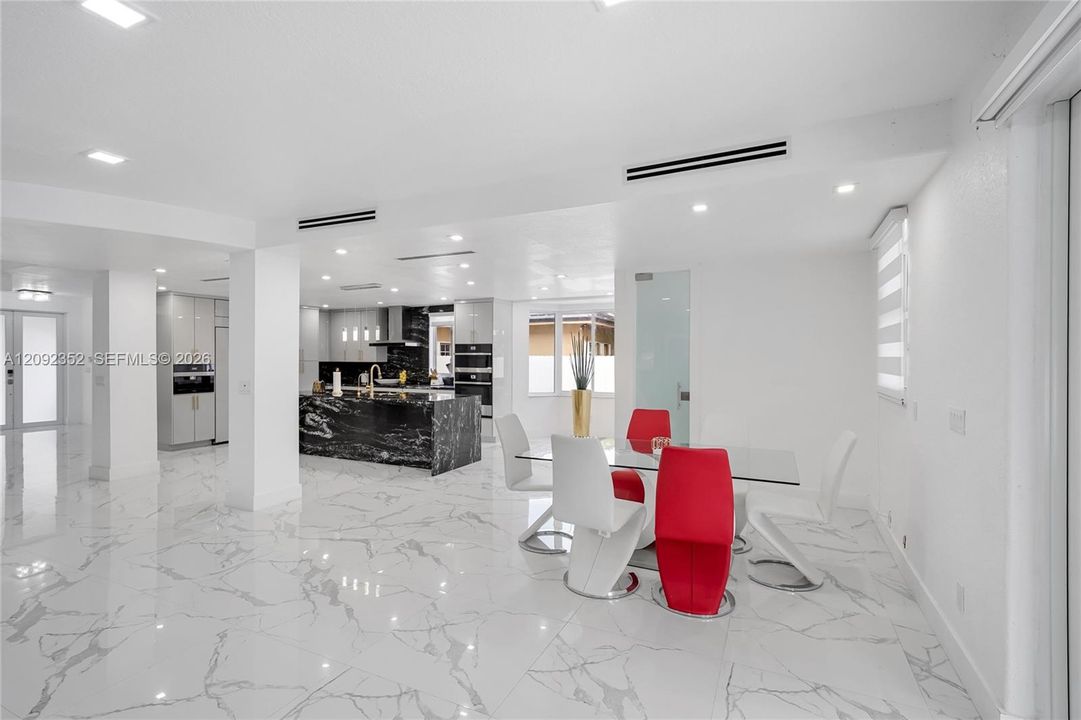 En Venta: $1,250,000 (5 camas, 3 baños, 3862 Pies cuadrados)