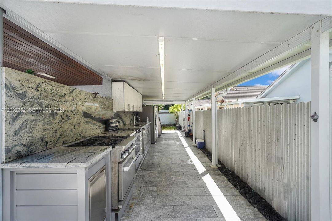 En Venta: $1,250,000 (5 camas, 3 baños, 3862 Pies cuadrados)
