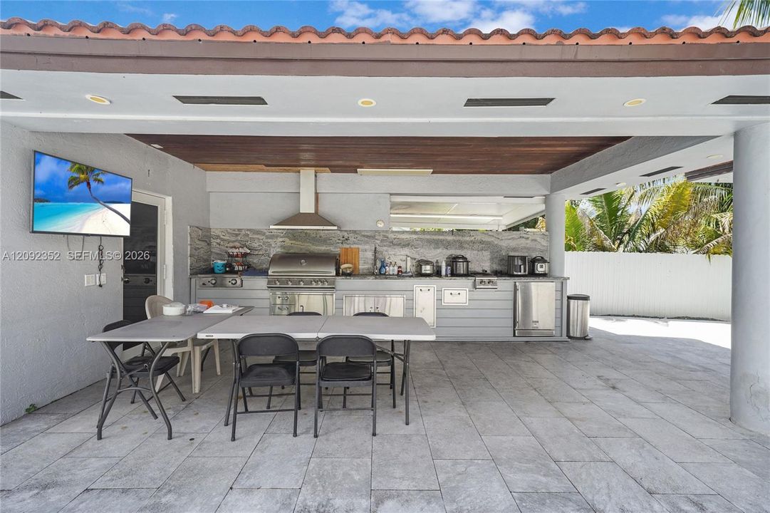 En Venta: $1,250,000 (5 camas, 3 baños, 3862 Pies cuadrados)