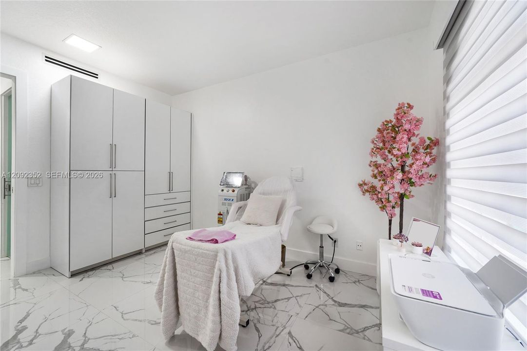 En Venta: $1,250,000 (5 camas, 3 baños, 3862 Pies cuadrados)
