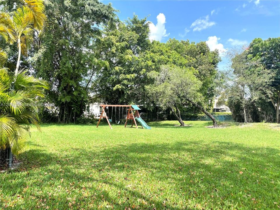 For Rent: $3,100 (3 beds, 2 baths, 1650 Square Feet)