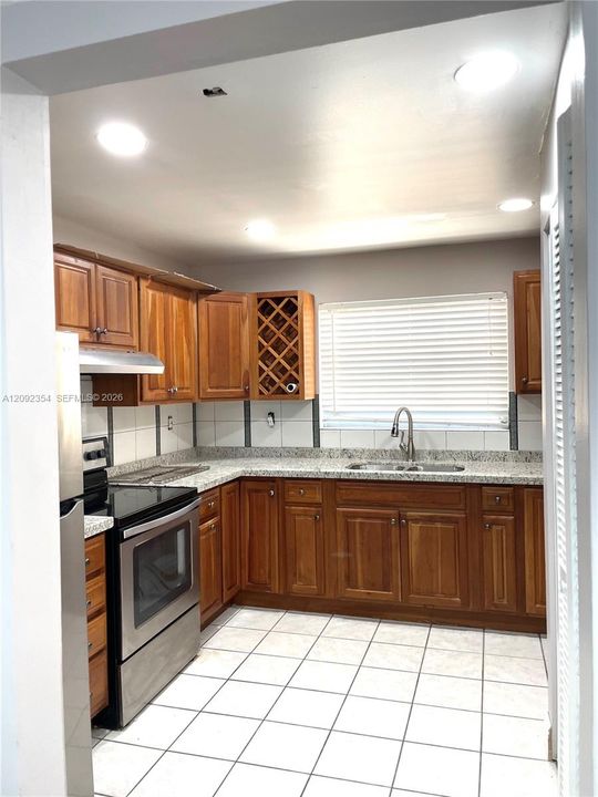 For Rent: $3,100 (3 beds, 2 baths, 1650 Square Feet)