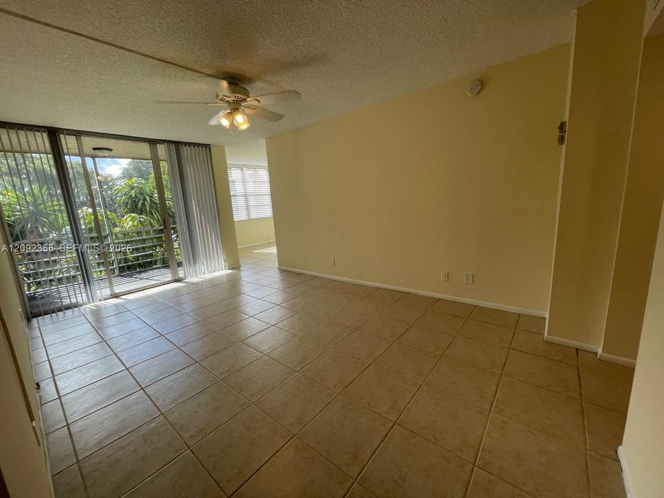 En Venta: $195,000 (2 camas, 2 baños, 965 Pies cuadrados)