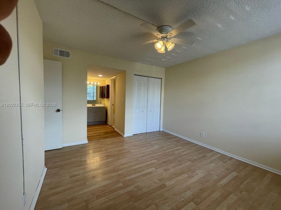 En Venta: $195,000 (2 camas, 2 baños, 965 Pies cuadrados)