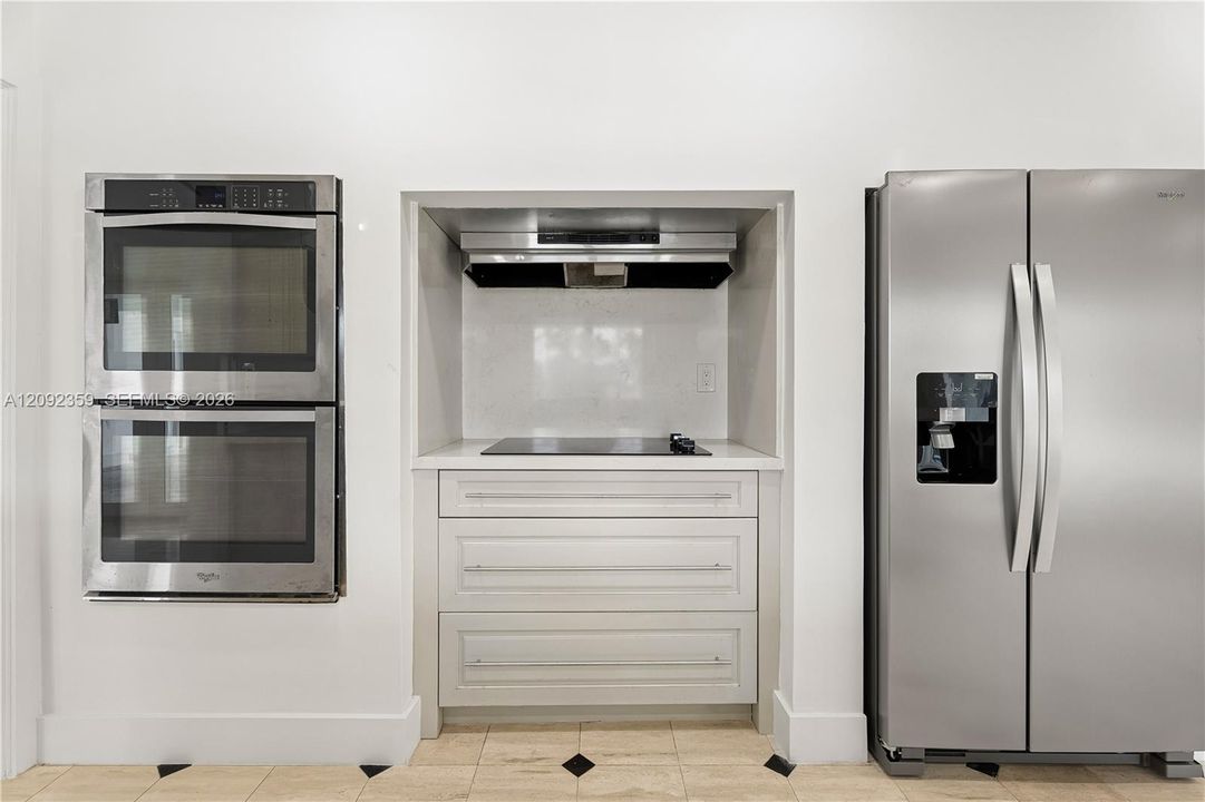 For Rent: $14,000 (5 beds, 3 baths, 3980 Square Feet)