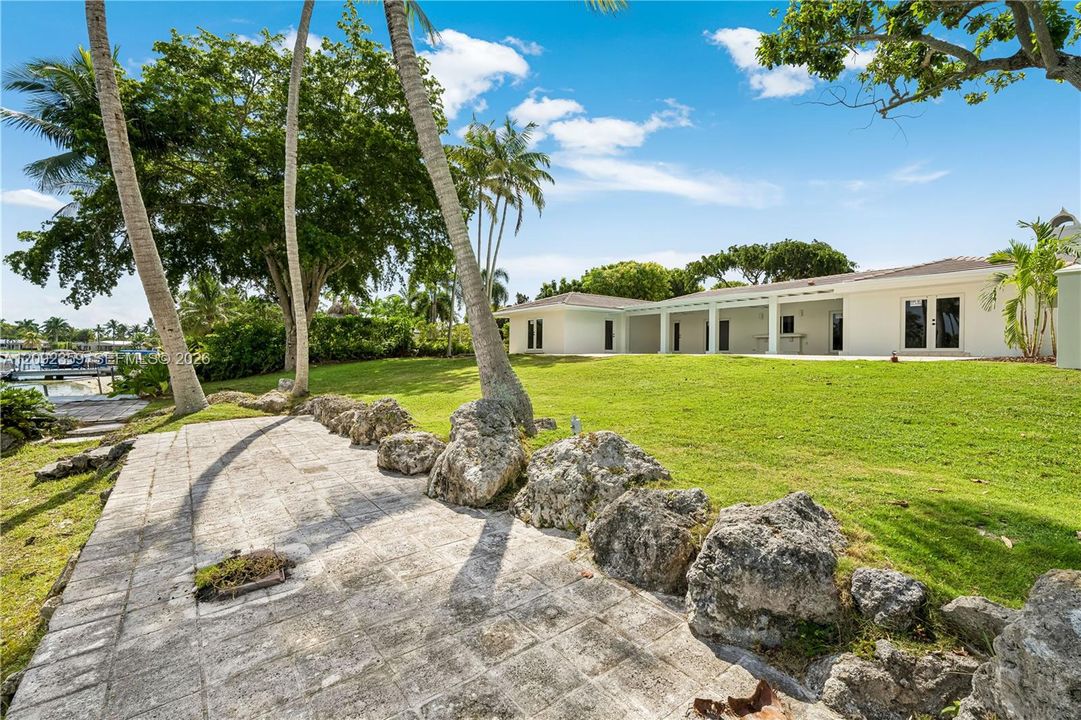 For Rent: $14,000 (5 beds, 3 baths, 3980 Square Feet)