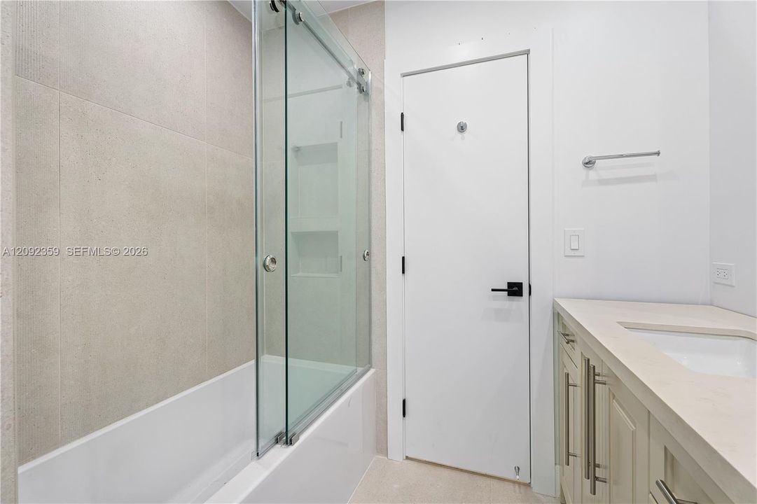 For Rent: $14,000 (5 beds, 3 baths, 3980 Square Feet)