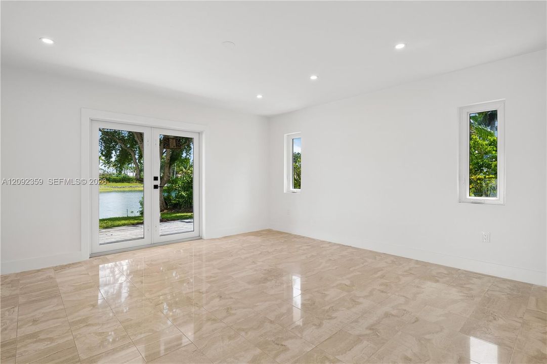 For Rent: $14,000 (5 beds, 3 baths, 3980 Square Feet)