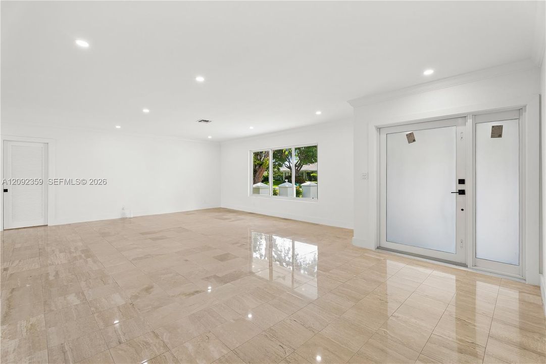For Rent: $14,000 (5 beds, 3 baths, 3980 Square Feet)