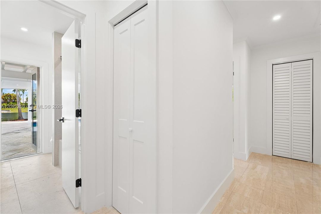 For Rent: $14,000 (5 beds, 3 baths, 3980 Square Feet)
