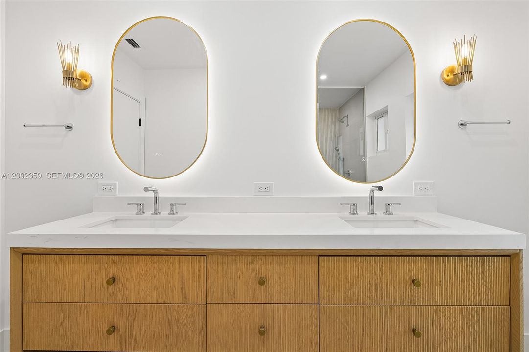 For Rent: $14,000 (5 beds, 3 baths, 3980 Square Feet)