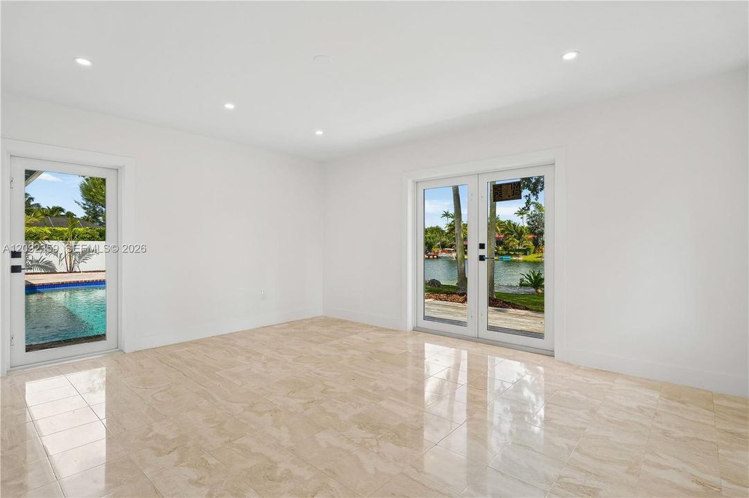 For Rent: $14,000 (5 beds, 3 baths, 3980 Square Feet)