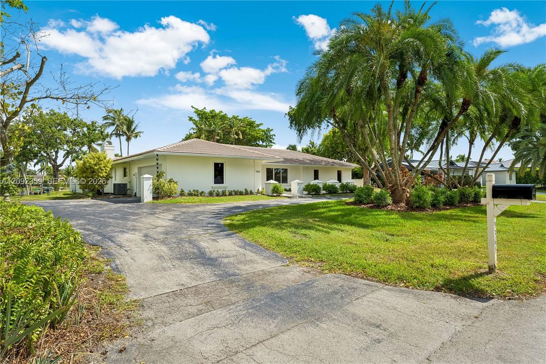 For Rent: $14,000 (5 beds, 3 baths, 3980 Square Feet)