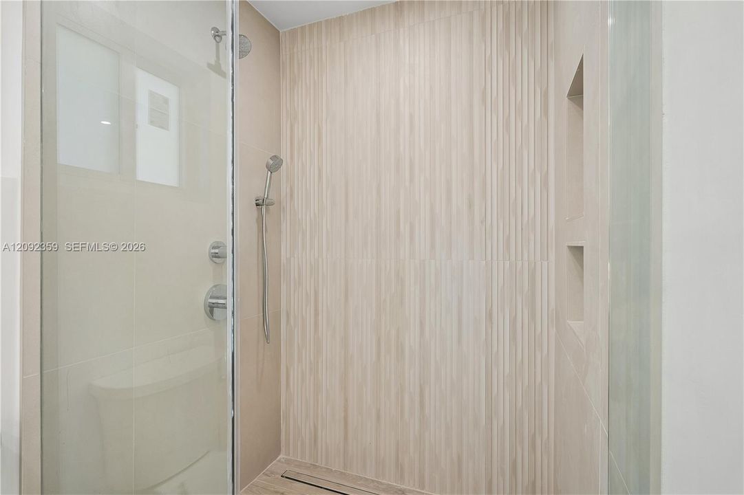 For Rent: $14,000 (5 beds, 3 baths, 3980 Square Feet)
