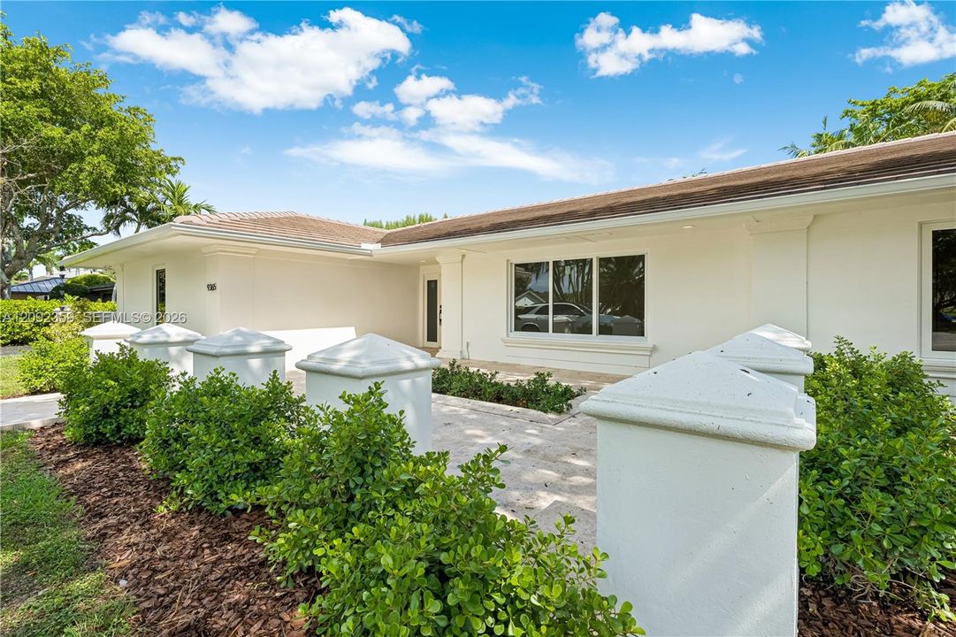 For Rent: $14,000 (5 beds, 3 baths, 3980 Square Feet)
