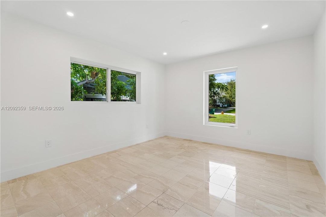For Rent: $14,000 (5 beds, 3 baths, 3980 Square Feet)