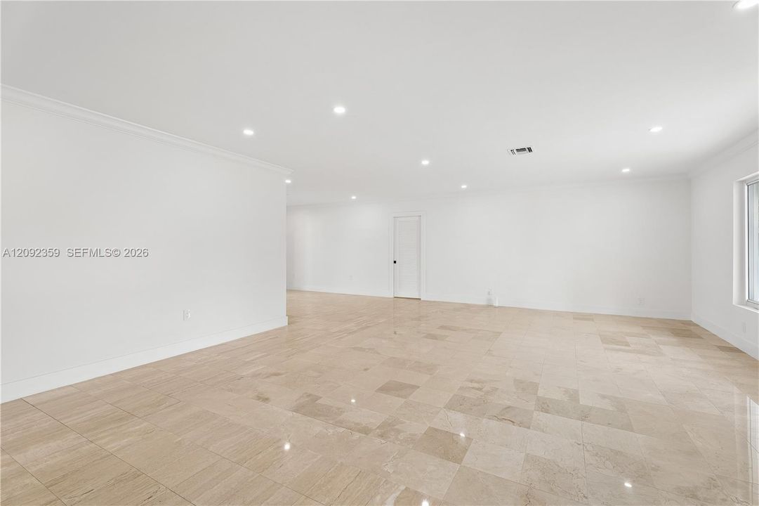 For Rent: $14,000 (5 beds, 3 baths, 3980 Square Feet)