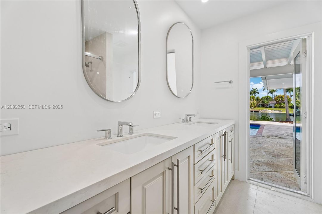 For Rent: $14,000 (5 beds, 3 baths, 3980 Square Feet)