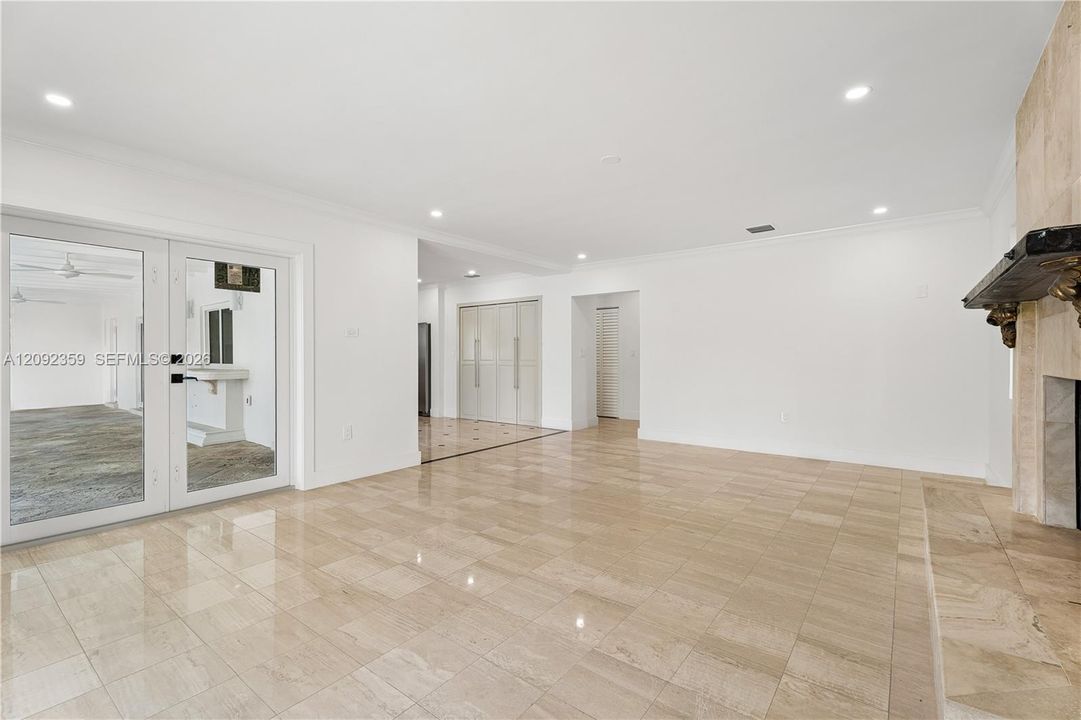 For Rent: $14,000 (5 beds, 3 baths, 3980 Square Feet)