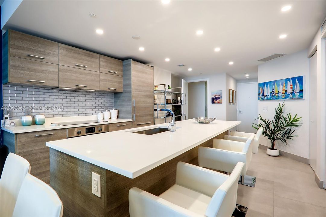 For Sale: $890,000 (2 beds, 3 baths, 1151 Square Feet)
