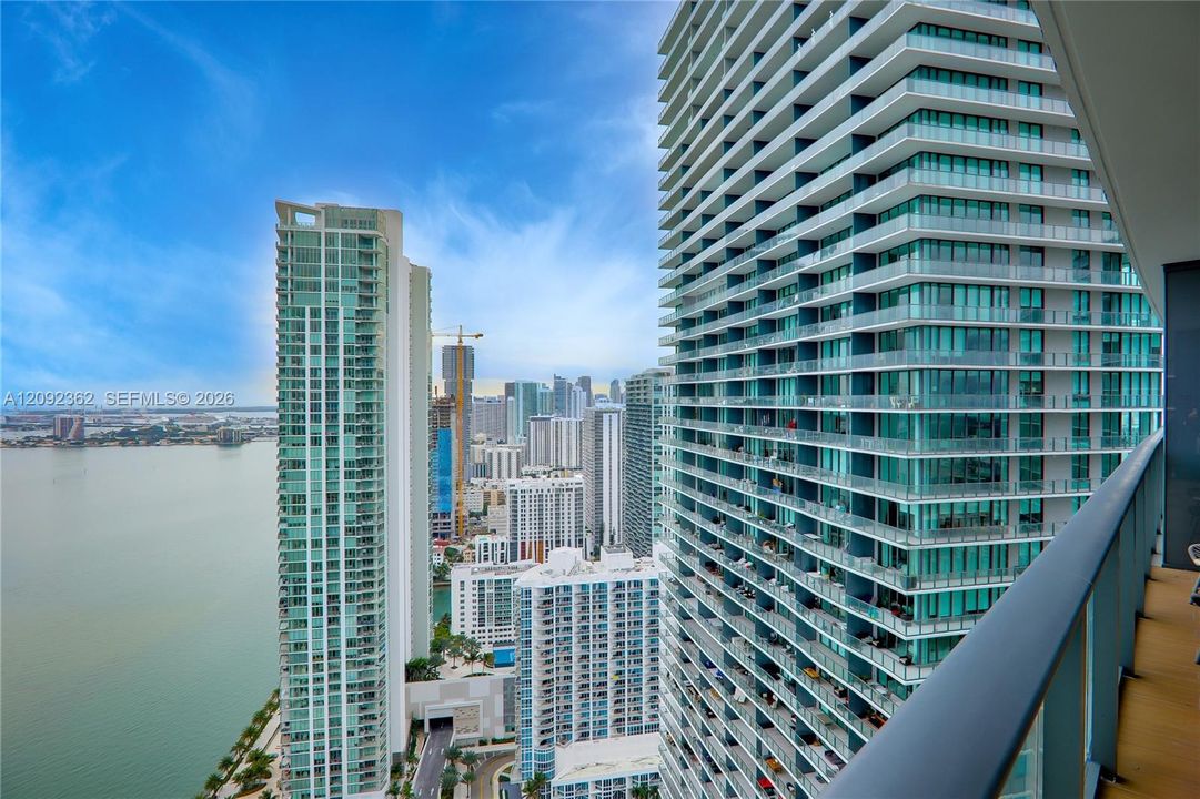For Sale: $890,000 (2 beds, 3 baths, 1151 Square Feet)