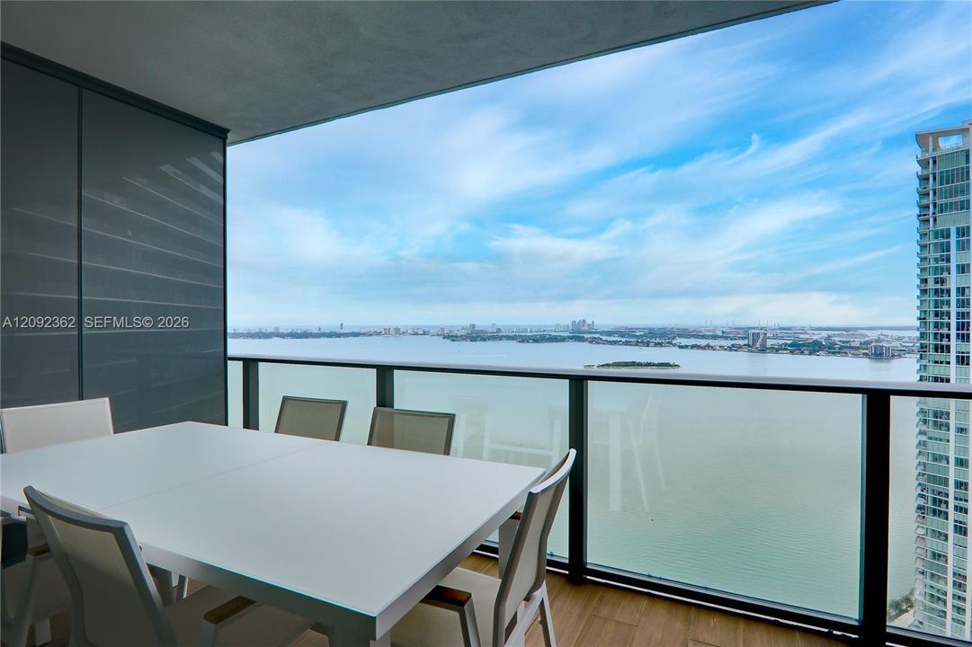 For Sale: $890,000 (2 beds, 3 baths, 1151 Square Feet)