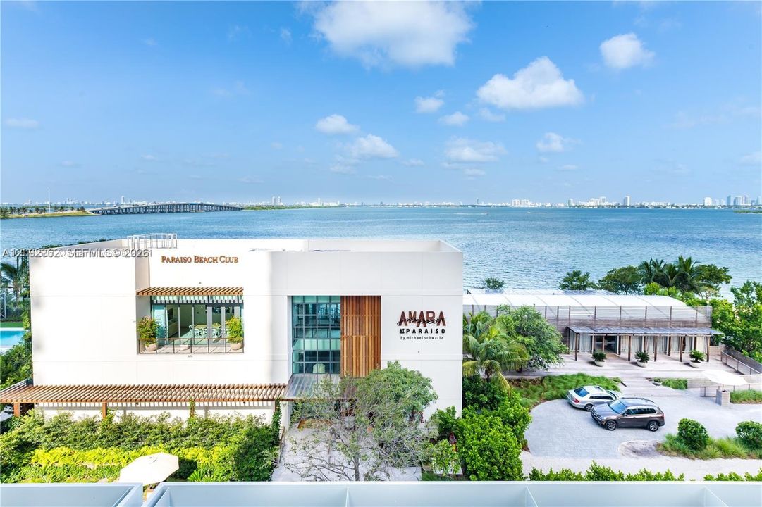 For Sale: $890,000 (2 beds, 3 baths, 1151 Square Feet)