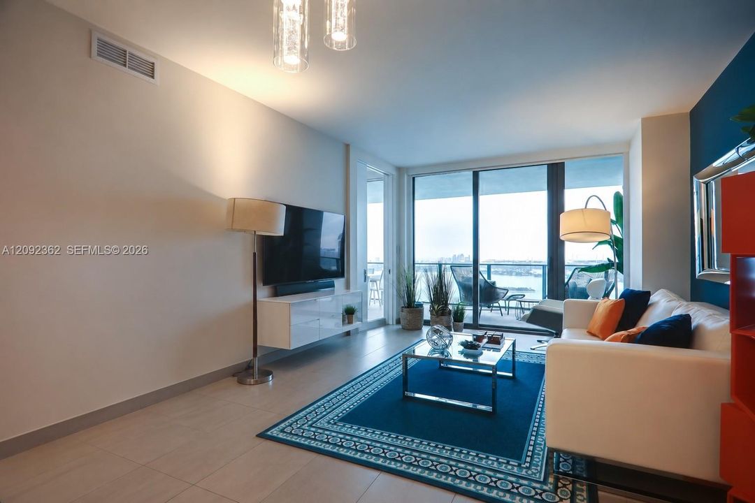 For Sale: $890,000 (2 beds, 3 baths, 1151 Square Feet)