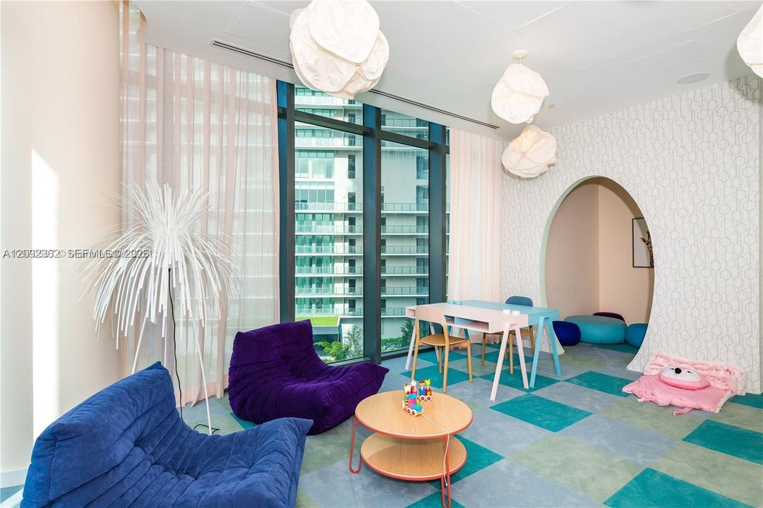 For Sale: $890,000 (2 beds, 3 baths, 1151 Square Feet)