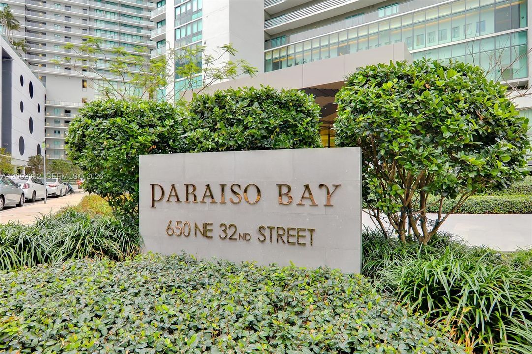 For Sale: $890,000 (2 beds, 3 baths, 1151 Square Feet)